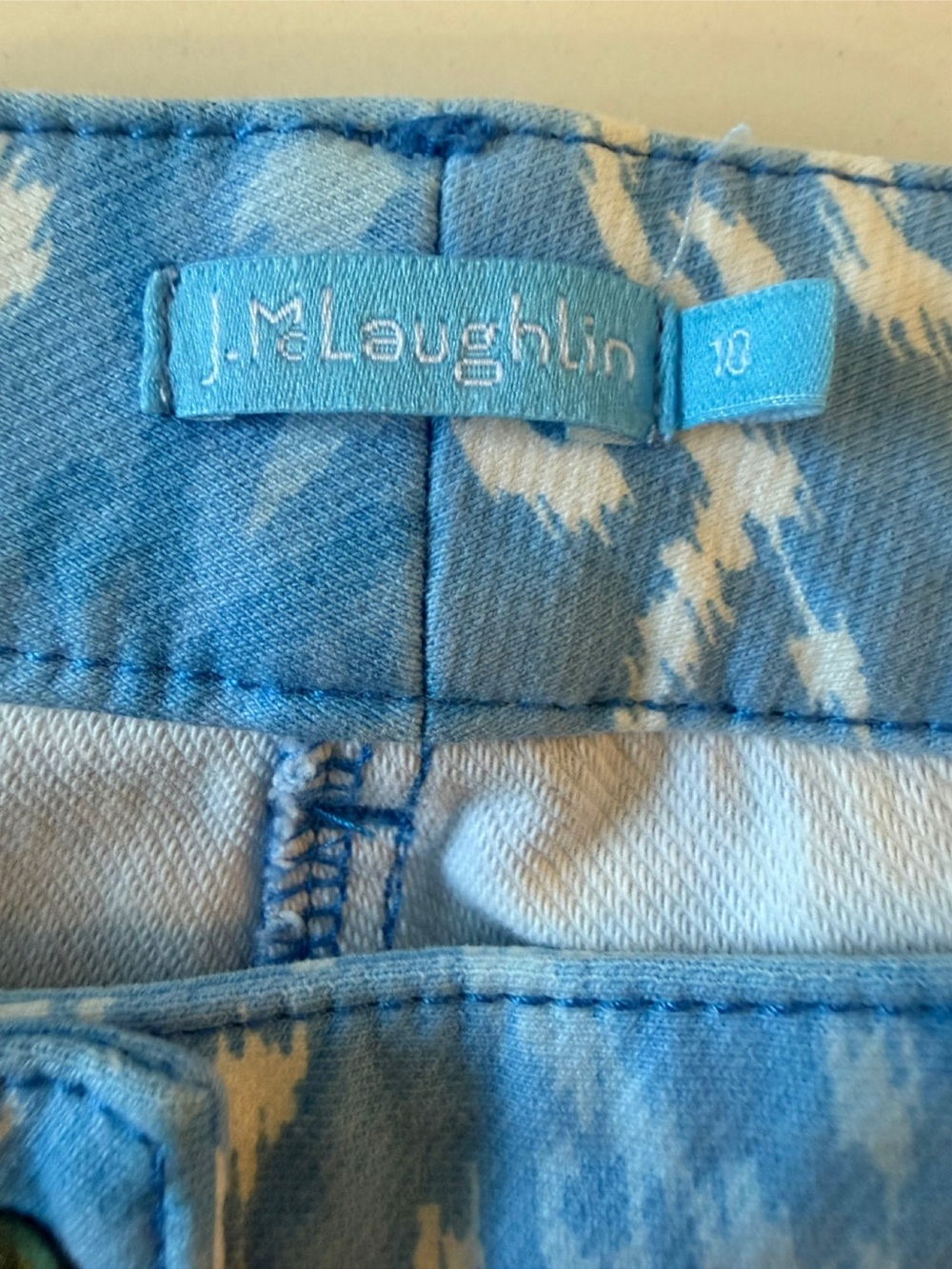 J. McLaughlin Light Blue and White Ikat Lexi Skinny Jeans. Size 10 - Picture 5 of 11